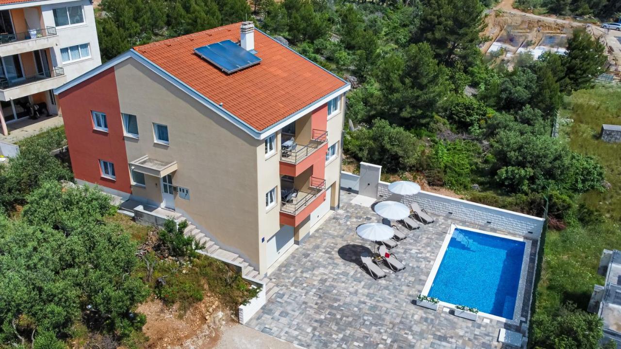 Laura Apartament